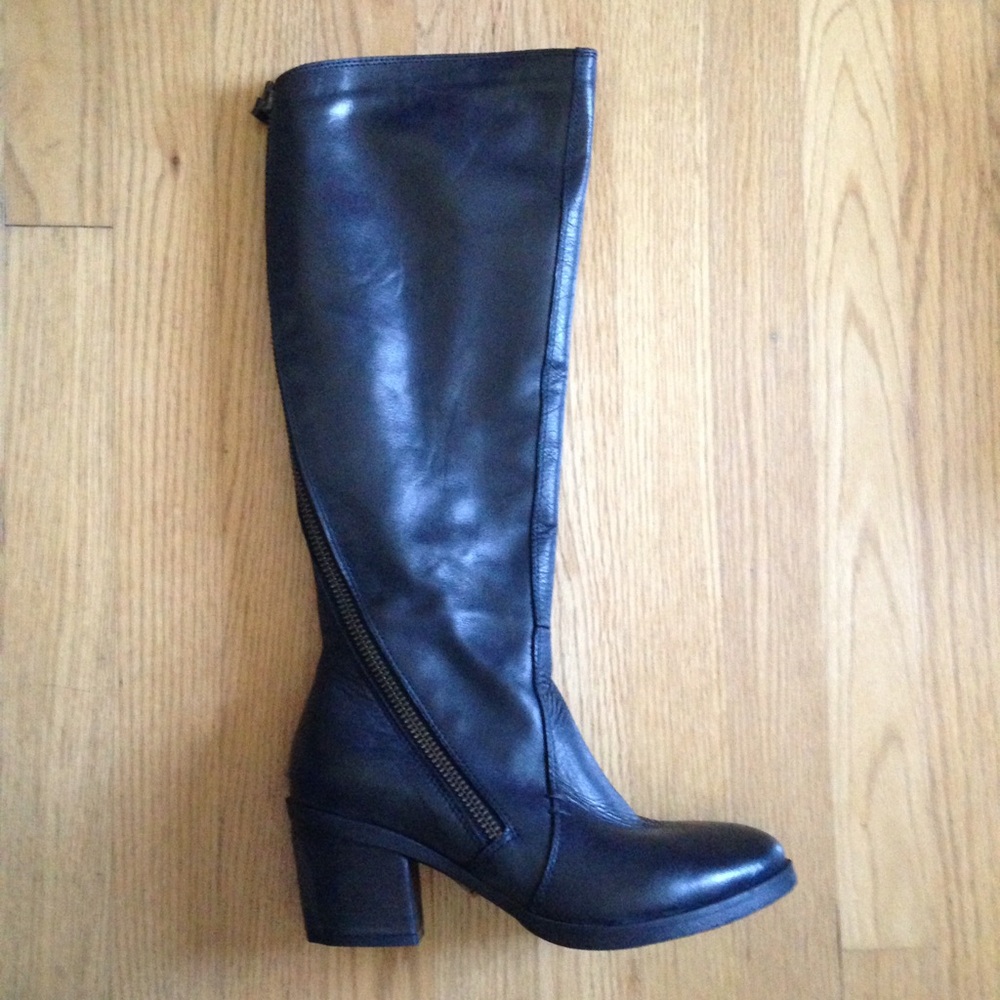 Elegant Black Leather Heeled Boots
